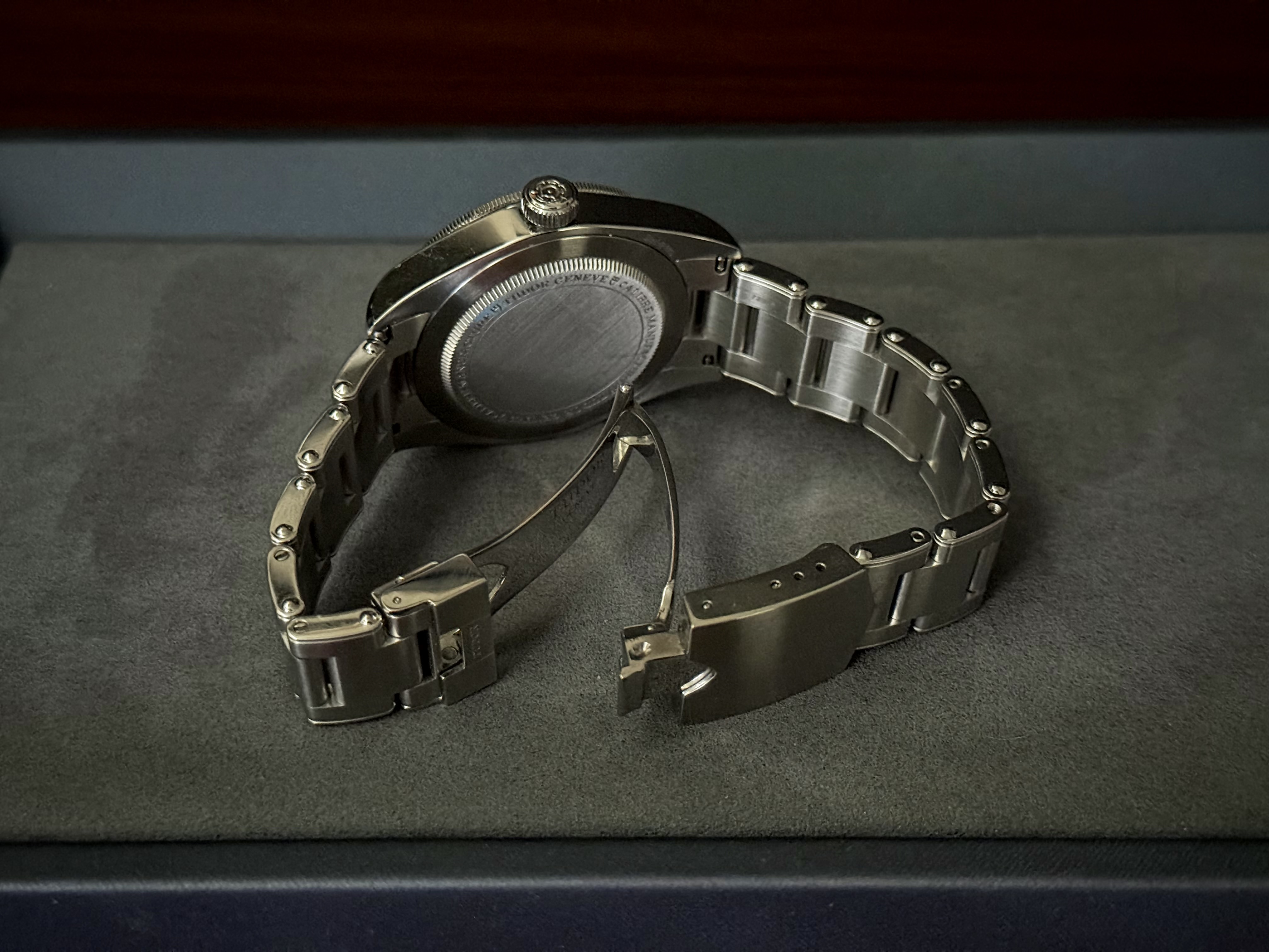 Open bracelet and clasp of the Tudor Black Bay Fifty-Eight Navy