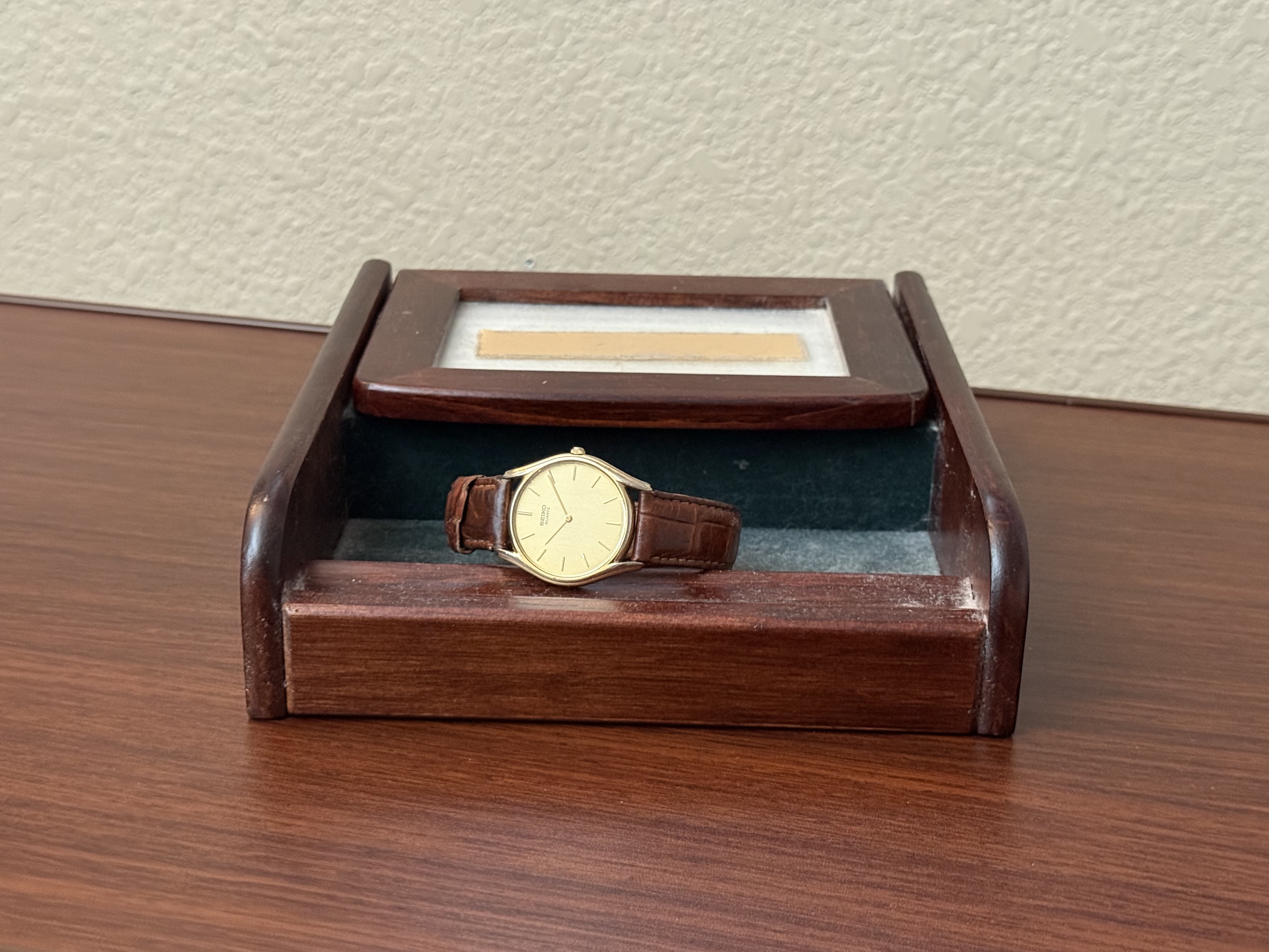 Gold-tone Seiko dress watch with a restrained two-hand dial